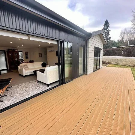 Naseby Modern Home Exterior photo